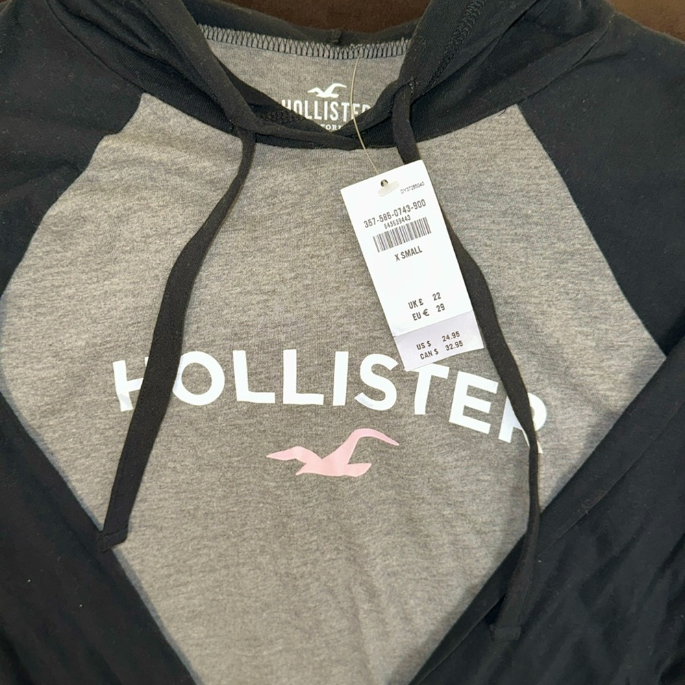 Hollister XS women’s cropped long sleeve T-shirt hoodie